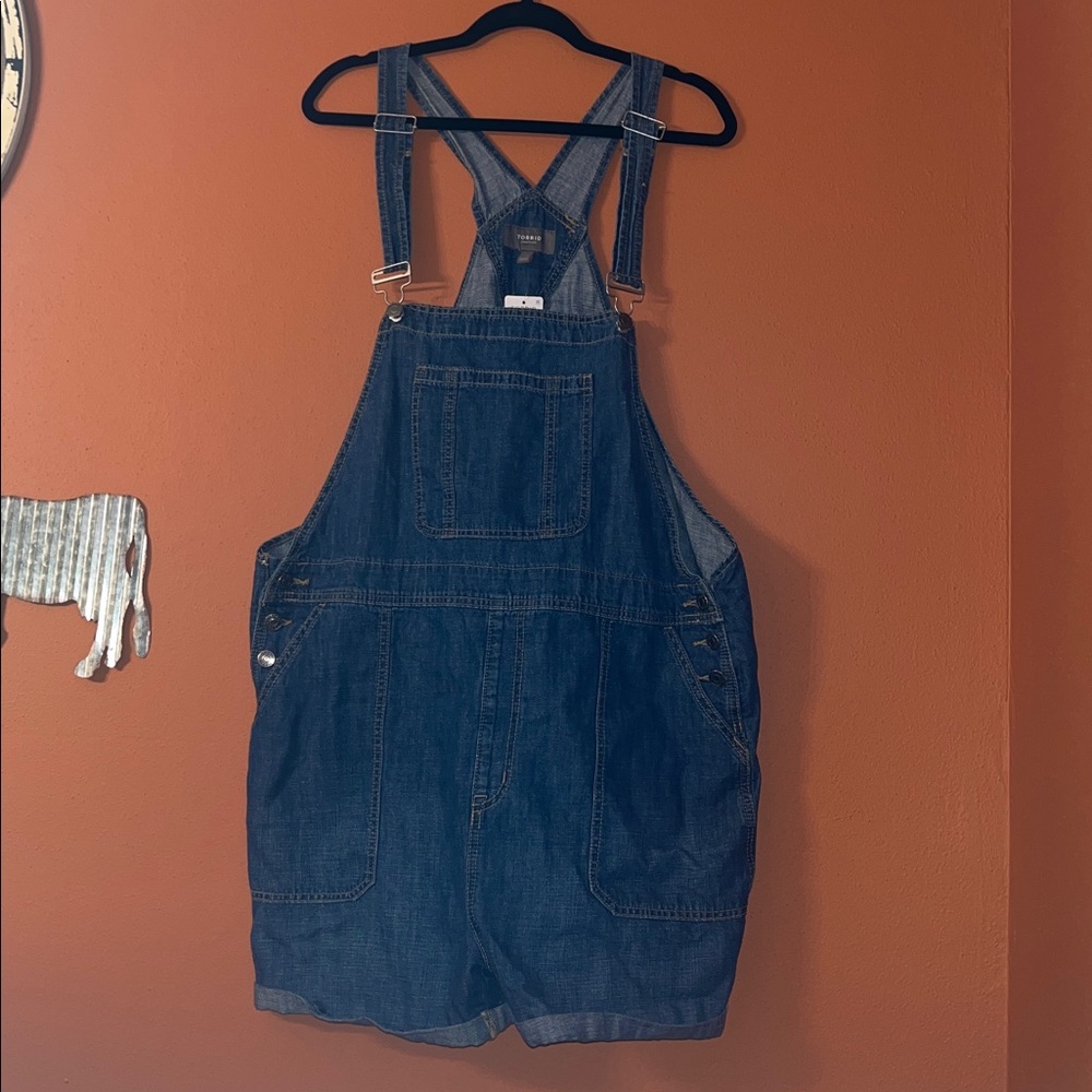New Torrid Blue Denim shorts Overalls size 14